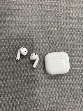 Apple White AirPods with Charging Case